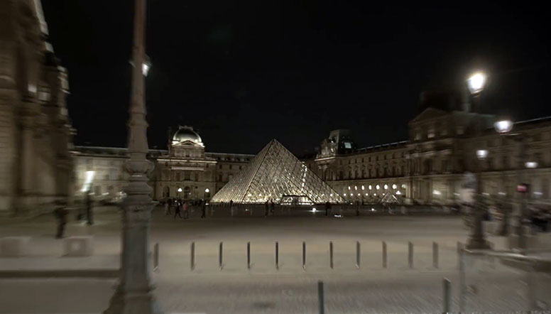 Pyramides du Louvre hyperlapse nuit