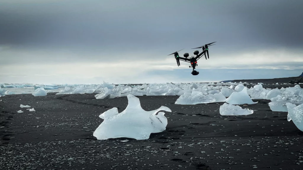 Drone en vol paysage islandais 